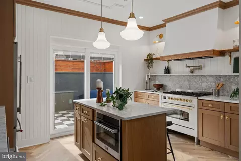 914 Fernon St, Philadelphia, PA 19148