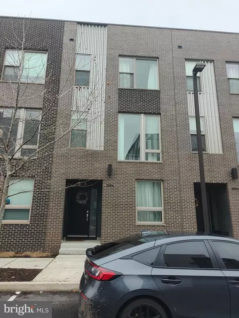 2004 Northbank Pl, Philadelphia, PA 19125