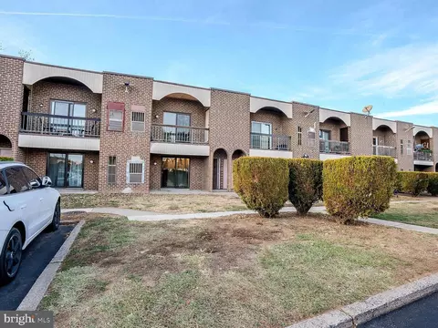 2727 Rhawn St, Philadelphia, PA 19152