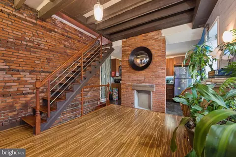 1632 Brown St, Philadelphia, PA 19130