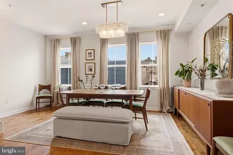 240 Pierce St, Philadelphia, PA 19148