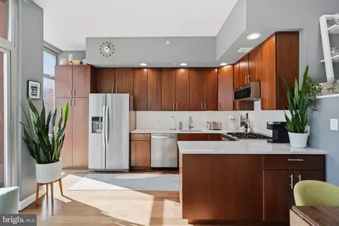 22 S Front St #405, Philadelphia, PA 19106
