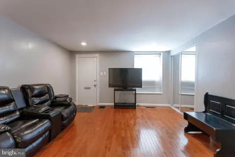 108 Roxborough Ave, Philadelphia, PA 19127