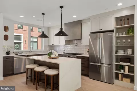 954 N 6th St, Philadelphia, PA 19123