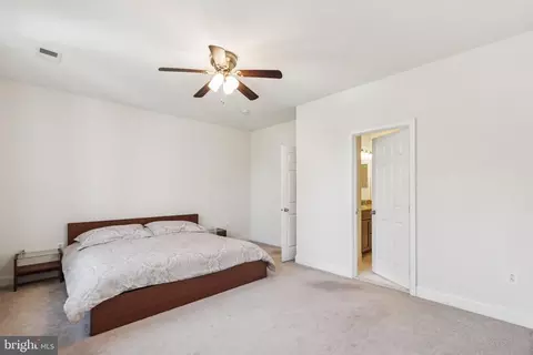 105 Commodore Ct, Philadelphia, PA 19146