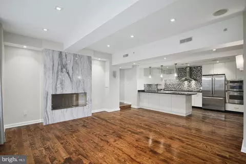 1737 39 Chestnut St #301, Philadelphia, PA 19103