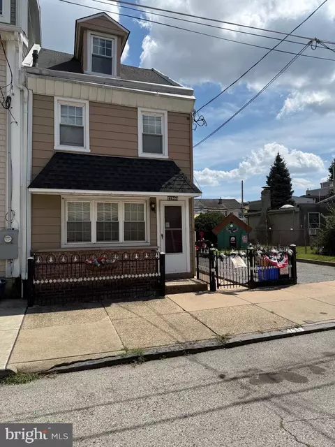4631 33 Salmon St, Philadelphia, PA 19137