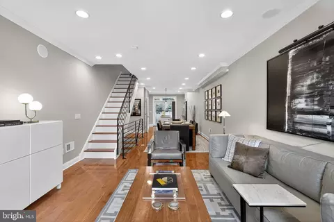 2021 Dickinson St, Philadelphia, PA 19146