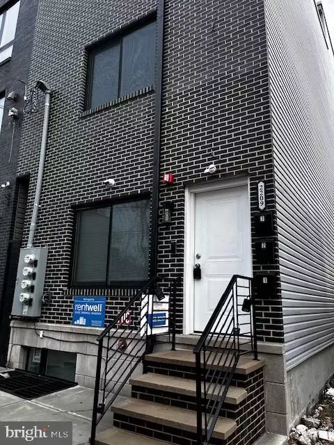 2209 N 7th St, Philadelphia, PA 19133