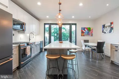 222 Richmond St, Philadelphia, PA 19125