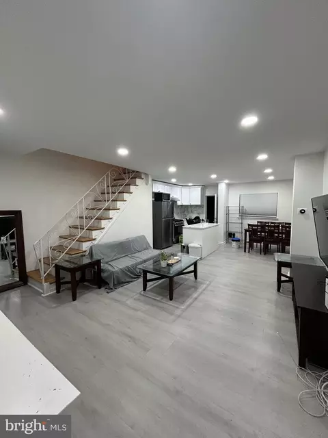 5822 Oakland St, Philadelphia, PA 19149