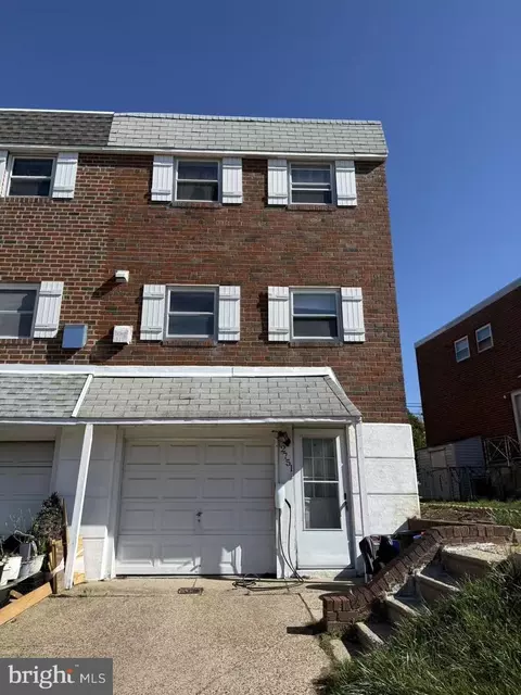2751 Tolbut St, Philadelphia, PA 19152