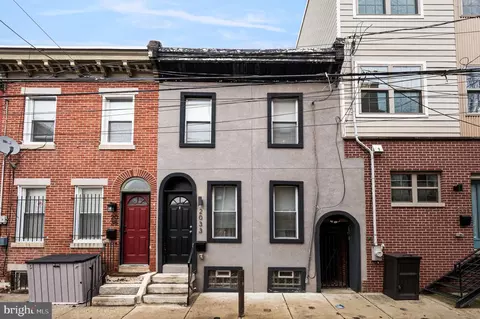 2033 Hope St, Philadelphia, PA 19122