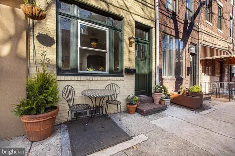 742 S 6th St, Philadelphia, PA 19147