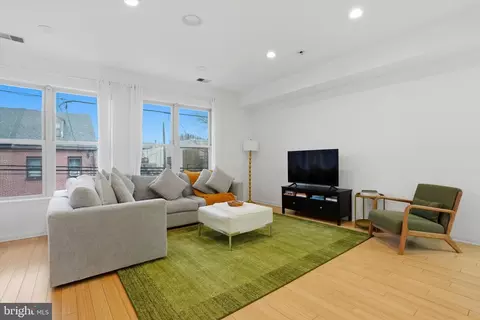 1011 N Orianna St, Philadelphia, PA 19123