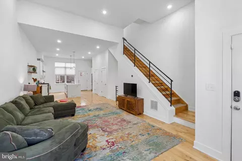 2720 W Cabot St, Philadelphia, PA 19121