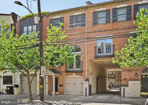 216 Christian St #A, Philadelphia, PA 19147