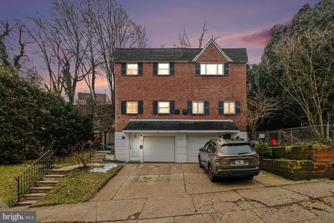 630 Gorgas Ln, Philadelphia, PA 19128