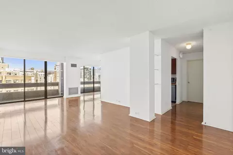 1326 42 Spruce St #1901, Philadelphia, PA 19107