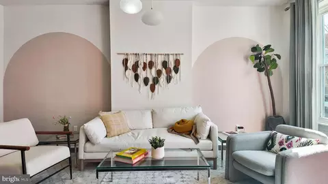 2437 Carpenter St, Philadelphia, PA 19146