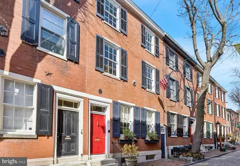 318 S American St, Philadelphia, PA 19106