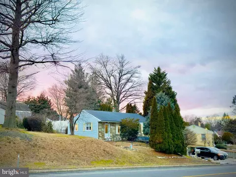 220 County Line Rd, Philadelphia, PA 19116
