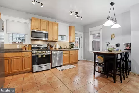 7032 Erdrick St, Philadelphia, PA 19135