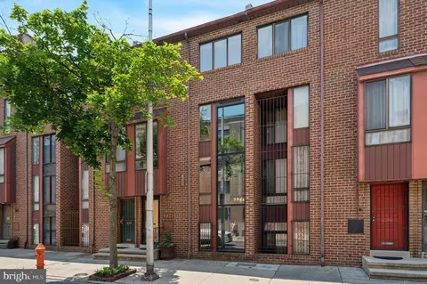238 S 9th St, Philadelphia, PA 19107