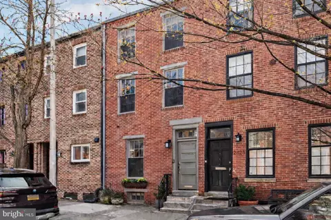 2426 Pine St, Philadelphia, PA 19103
