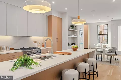 207 Vine St # A, Philadelphia, PA 19106