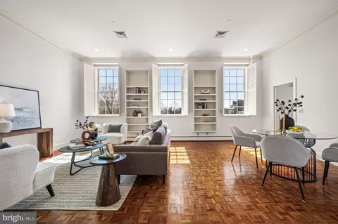 211 S 25 S 4th St #301, Philadelphia, PA 19106