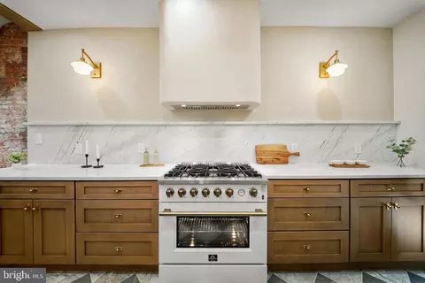 2522 W Thompson St, Philadelphia, PA 19121