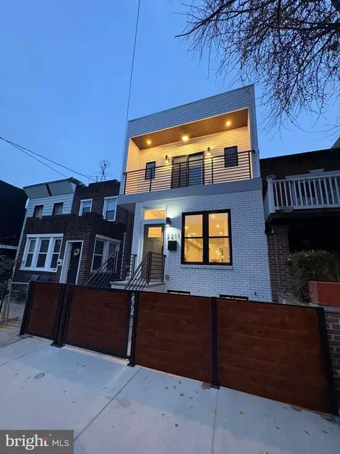 2211 Cedar St, Philadelphia, PA 19125