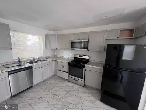2915 Edgley St, Philadelphia, PA 19121
