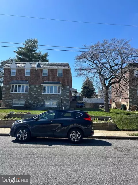 830 Pine Hill Rd, Philadelphia, PA 19115