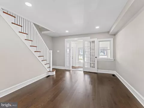 5921 Elsinore St, Philadelphia, PA 19120