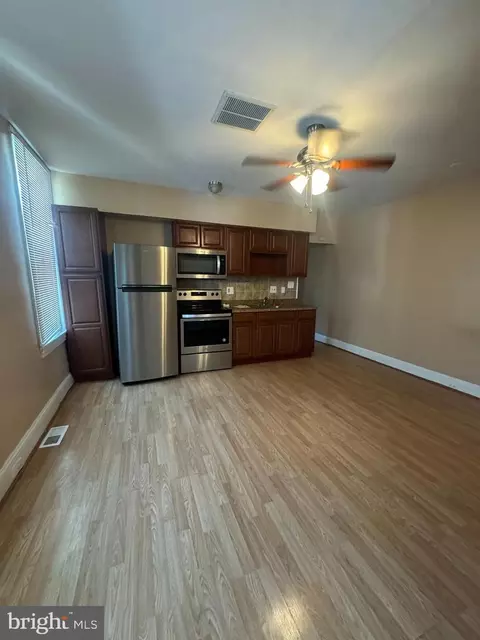 900 S 5th St, Philadelphia, PA 19147