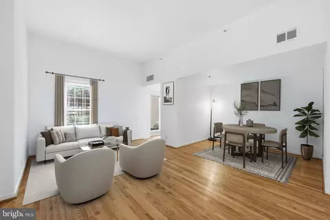 301 Race St #C010, Philadelphia, PA 19106