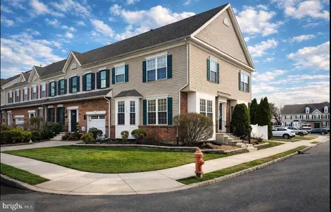 2036 W Reserve Dr, Philadelphia, PA 19145