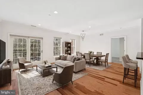 500 Admirals Way #231, Philadelphia, PA 19146