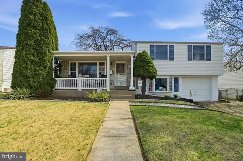 811 Selma St, Philadelphia, PA 19116