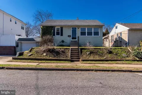 8006 Lawndale St, Philadelphia, PA 19111