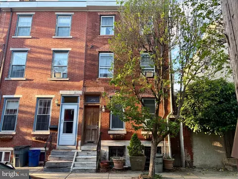 323 Manton St E, Philadelphia, PA 19147