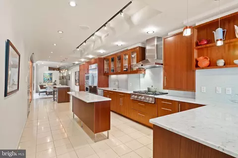 1606 Chestnut St #2, Philadelphia, PA 19103