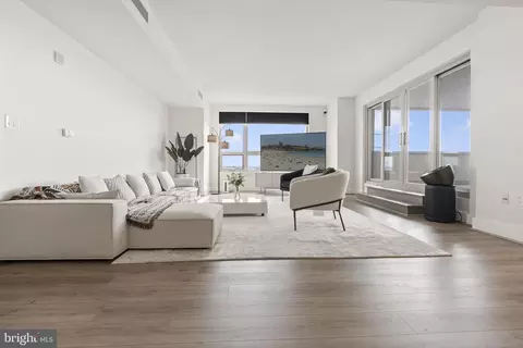 717 S Chris Columbus Blvd #1102, Philadelphia, PA 19147