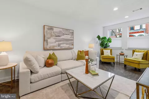 736 S 6th St, Philadelphia, PA 19147