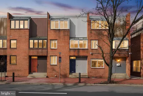 711 Lombard St, Philadelphia, PA 19147