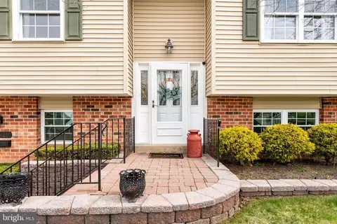 8617 Steeple Dr, Philadelphia, PA 19128