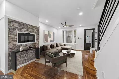 5648 00 Broomall St, Philadelphia, PA 19143