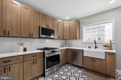 926 Mifflin St, Philadelphia, PA 19148